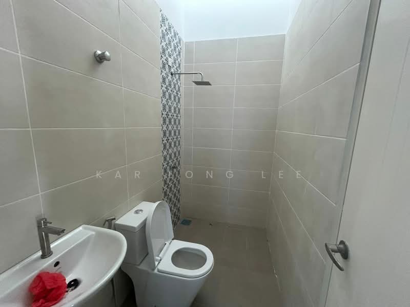 Semi-Detached House for Sale in Bandar Lahat Mines (Lahat) - Kar Long Lee - Bathroom - PropertyGuru.com.my