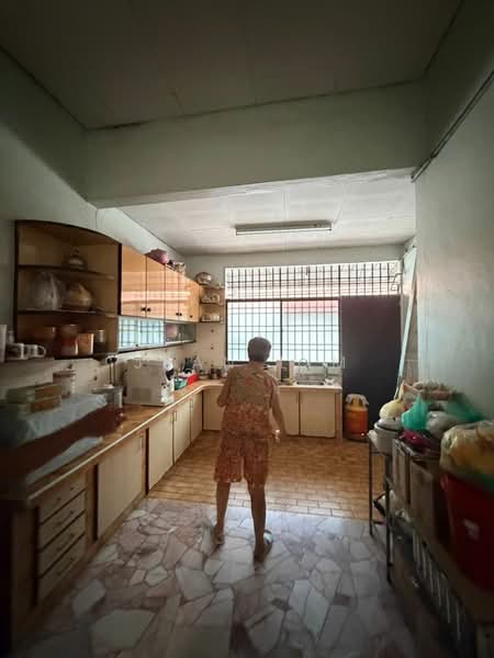 Semi-Detached House for Sale in Jelutong Barat (Jelutong) - Jean Lim - Kitchen - PropertyGuru.com.my