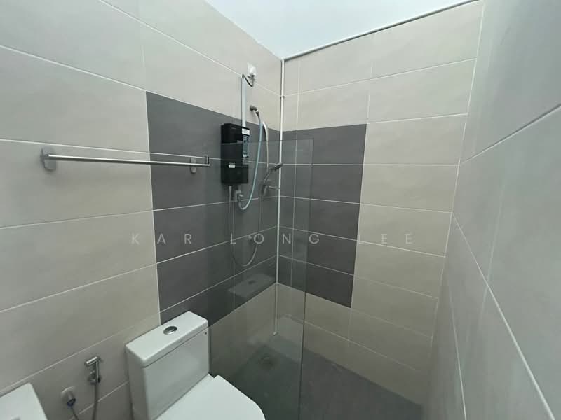 Semi-Detached House for Sale in Bandar Lahat Mines (Lahat) - Kar Long Lee - Bathroom - PropertyGuru.com.my