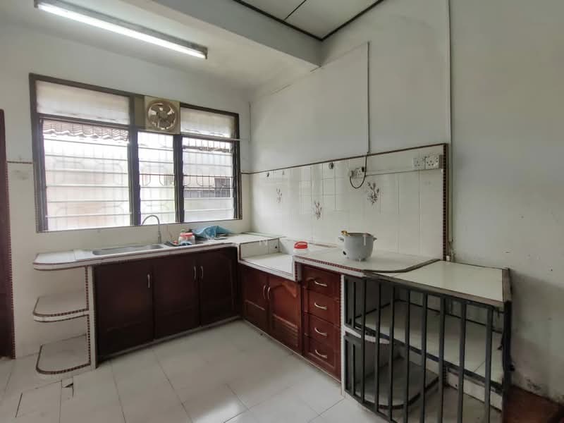 Taman Derga Jaya untuk Untuk Dijual - RM 250,000, Mac 2026 - Kitchen - PropertyGuru.com.my