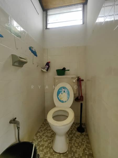 Taman Derga Jaya untuk Untuk Dijual - RM 250,000, Mac 2026 - Bathroom - PropertyGuru.com.my