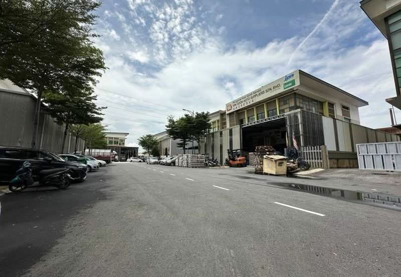 Semi-D Factory for Sale in Kawasan Perindustrian Batu Caves (Batu Caves) - Eugene Yap - Exterior - PropertyGuru.com.my