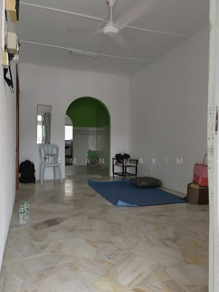 Taman Sri Serdang untuk Untuk Dijual - RM 370,000, Mac 2026 - Living Room - PropertyGuru.com.my