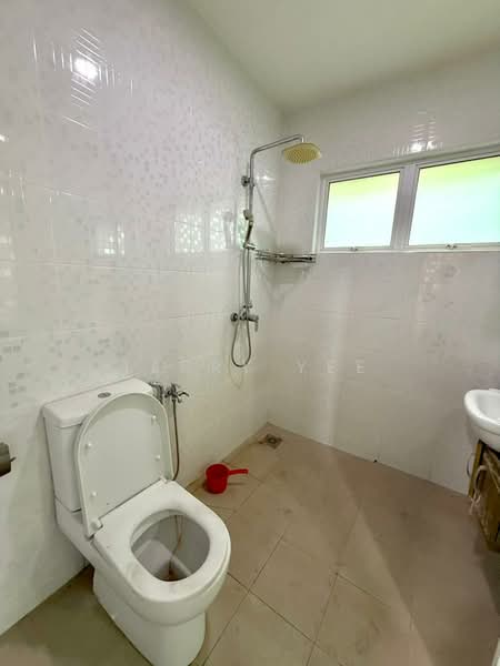 Semi-Detached House for Rent in Shah Alam (Selangor) - Terry Yee - Bathroom - PropertyGuru.com.my