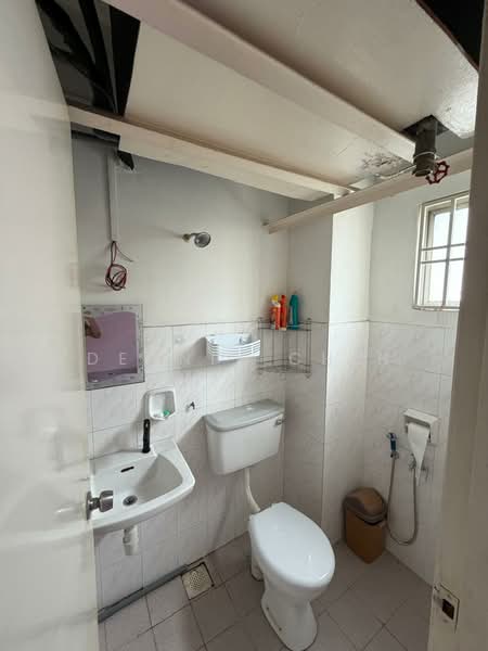 Apartment for Sale at Pangsapuri Bayu - Dennix Chin - Bathroom - PropertyGuru.com.my