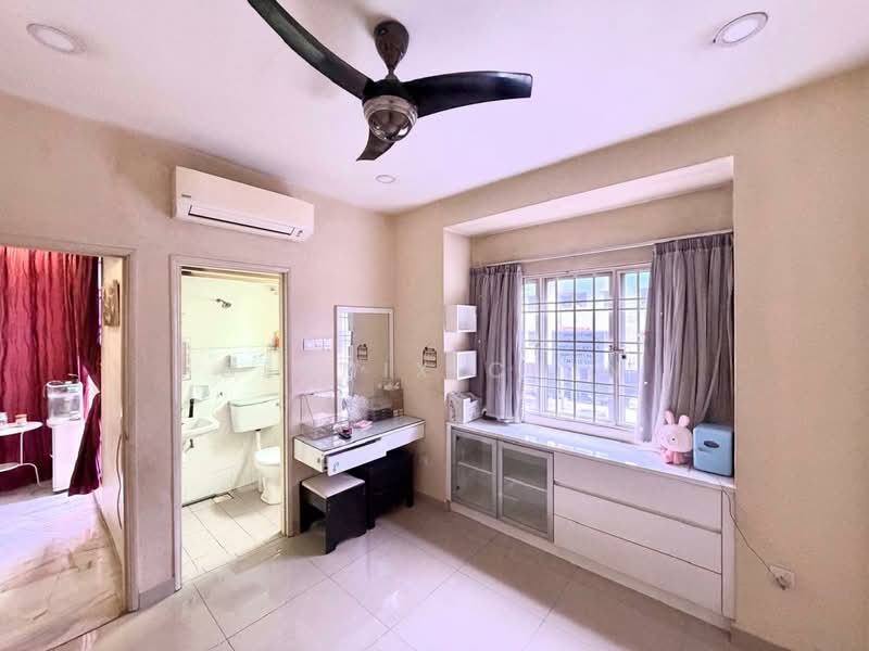 Apartment for Sale at Pangsapuri Bayu - Dennix Chin - Bathroom - PropertyGuru.com.my