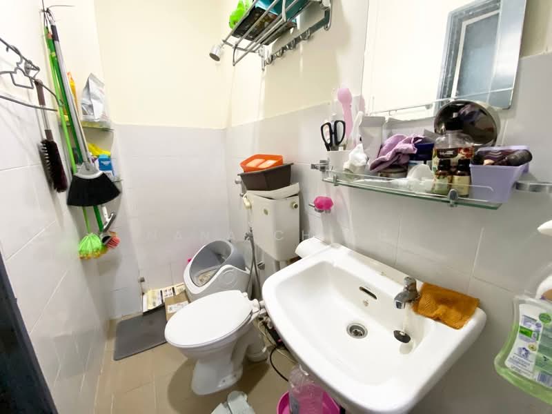 Taman Salak Perdana untuk Untuk Dijual - RM 380,000, Mac 2026 - Bathroom - PropertyGuru.com.my