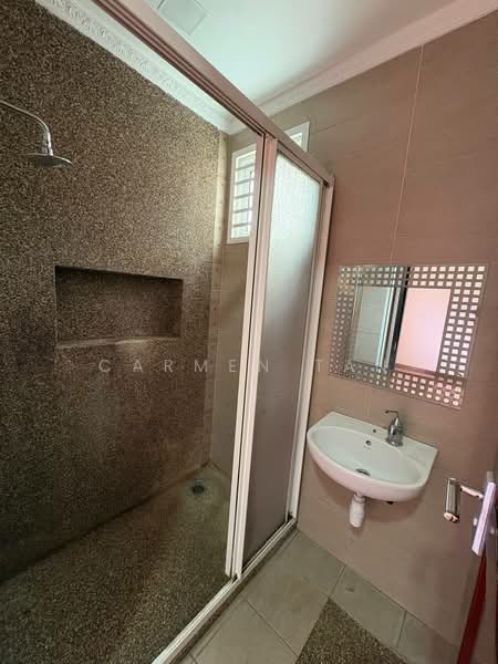 Semi-Detached House for Sale in Taman Naga Emas (Salak South) - Carmen Tan - Bathroom - PropertyGuru.com.my