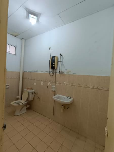 2-storey Terraced House for Sale in Taman Perda Timur (Bukit Mertajam) - Aswad . - Bathroom - PropertyGuru.com.my