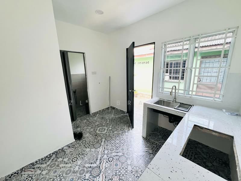 2-storey Terraced House for Sale in Taman Sri Tanjung (Semenyih) - Azli Ibrahim - Kitchen - PropertyGuru.com.my