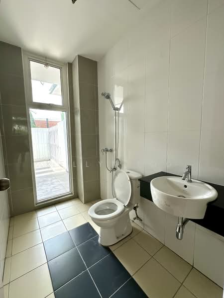 3-storey Terraced House for Sale in Klebang Besar (Klebang) - Kellyn Foo - Bathroom - PropertyGuru.com.my