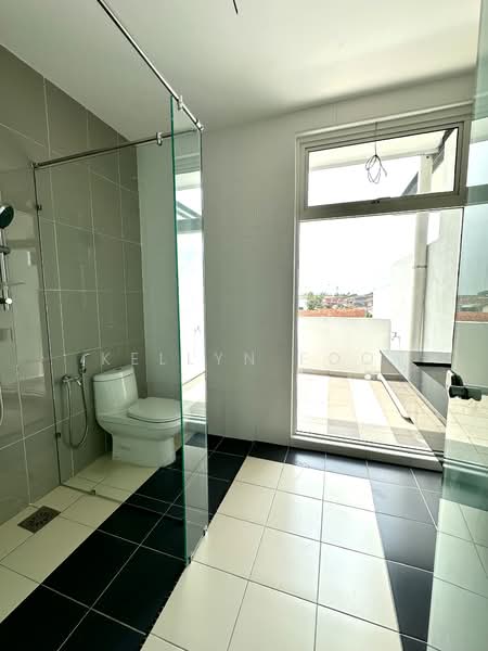 3-storey Terraced House for Sale in Klebang Besar (Klebang) - Kellyn Foo - Bathroom - PropertyGuru.com.my