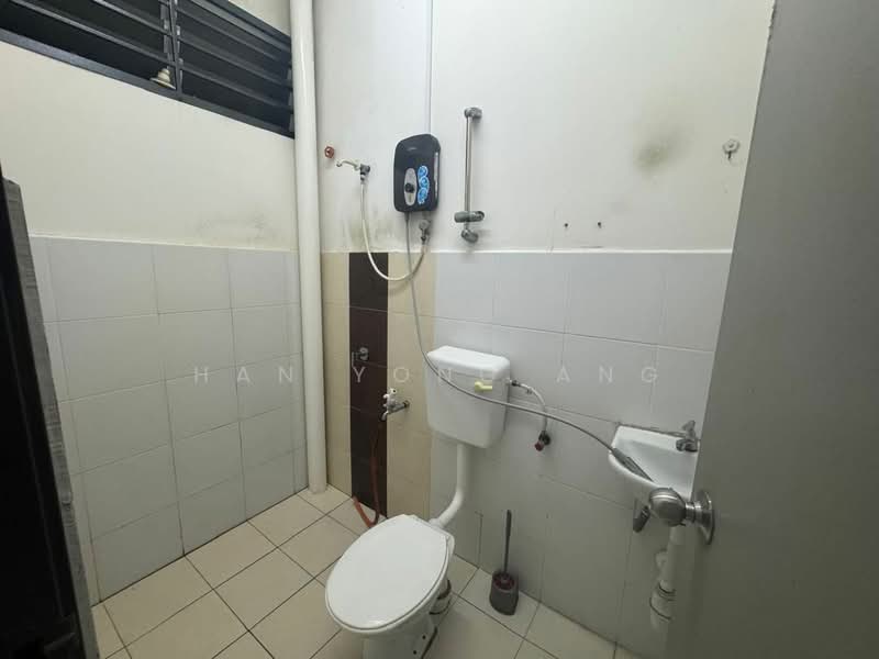 2-storey Terraced House for Sale in Taman Pasir Putih (Pasir Gudang) - Han Yong Ang - Bathroom - PropertyGuru.com.my