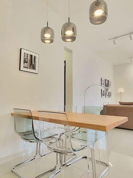 Service Residence for Sale at Royal Strand @ Country Garden Danga Bay - Seven Kong - Dining Room - PropertyGuru.com.my