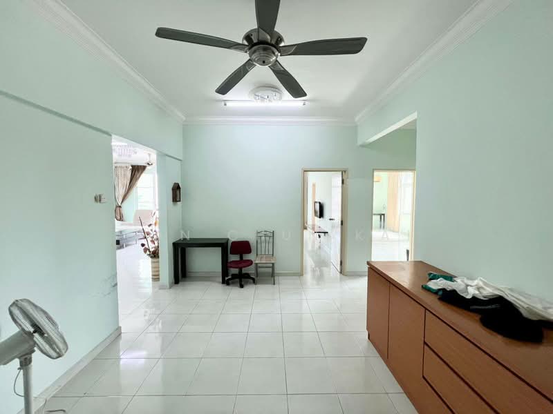 Bayswater Resort Condominium untuk Untuk Disewa - RM 2,500 /bulan, Mac 2026 - Living Room - PropertyGuru.com.my