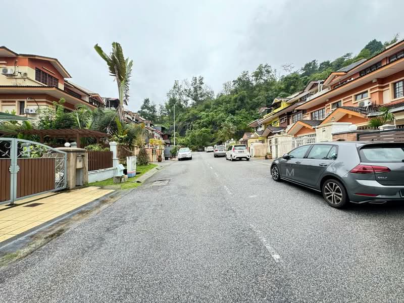 3-storey Terraced House for Sale in Bukit Antarabangsa (Ulu Kelang) - Azli Ibrahim - Exterior - PropertyGuru.com.my