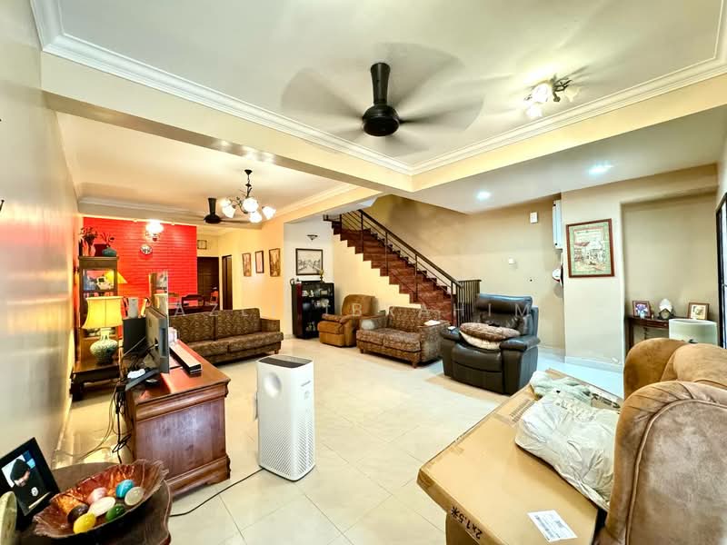 3-storey Terraced House for Sale in Bukit Antarabangsa (Ulu Kelang) - Azli Ibrahim - Living Room - PropertyGuru.com.my