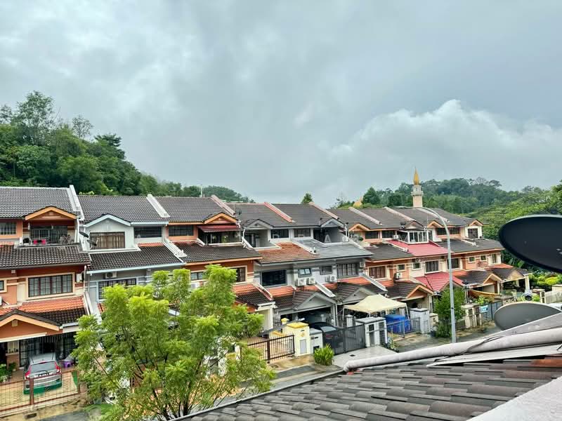 3-storey Terraced House for Sale in Bukit Antarabangsa (Ulu Kelang) - Azli Ibrahim - Exterior - PropertyGuru.com.my