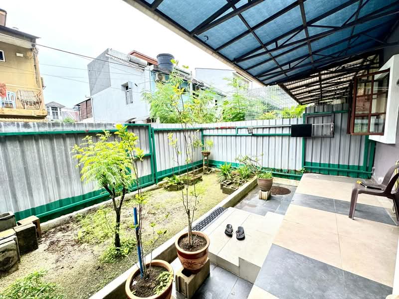 3-storey Terraced House for Sale in Bukit Antarabangsa (Ulu Kelang) - Azli Ibrahim - Garden - PropertyGuru.com.my