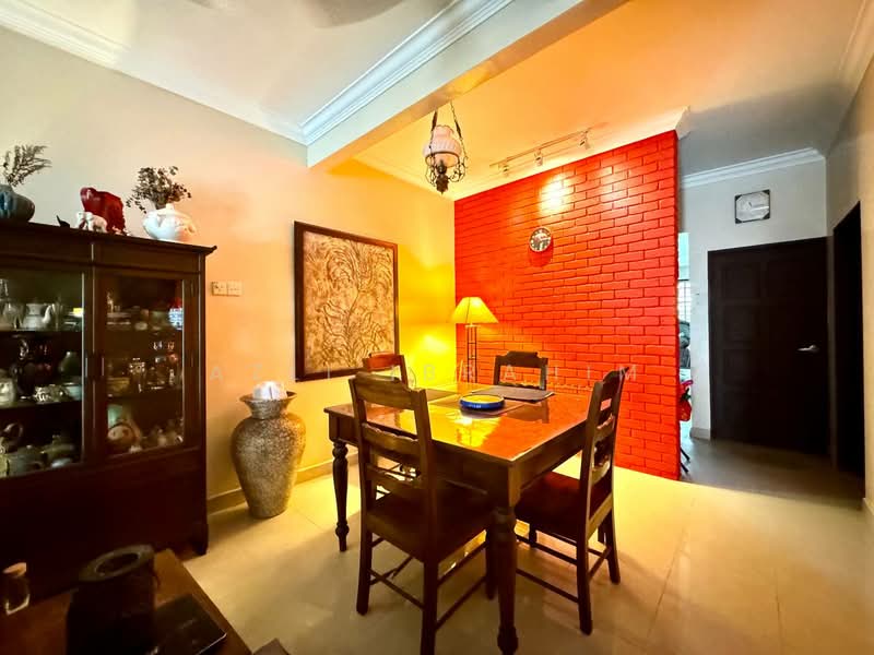 3-storey Terraced House for Sale in Bukit Antarabangsa (Ulu Kelang) - Azli Ibrahim - Dining Room - PropertyGuru.com.my