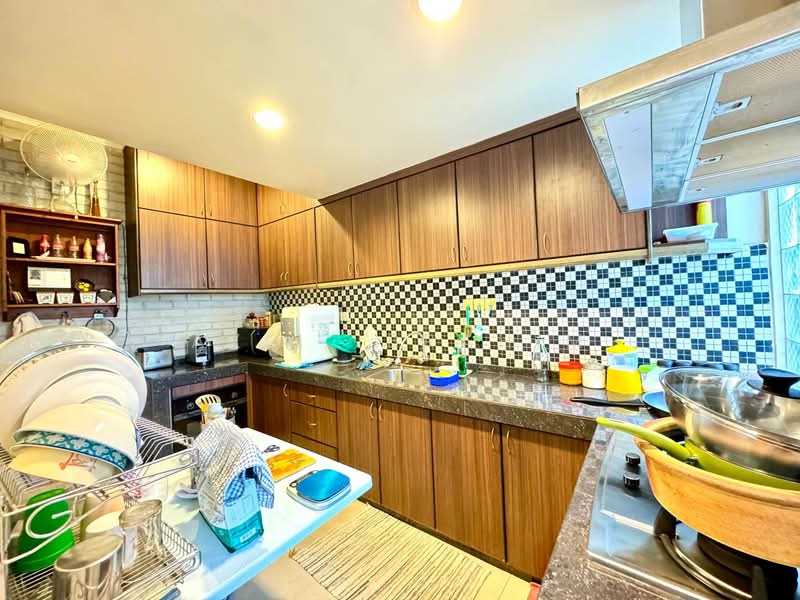 3-storey Terraced House for Sale in Bukit Antarabangsa (Ulu Kelang) - Azli Ibrahim - Kitchen - PropertyGuru.com.my