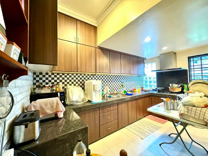 3-storey Terraced House for Sale in Bukit Antarabangsa (Ulu Kelang) - Azli Ibrahim - Kitchen - PropertyGuru.com.my