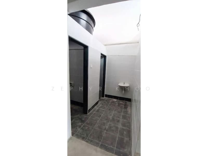 Factory for Rent in Taman Desa Cemerlang (Ulu Tiram) - Zephyr Khoo - Bathroom - PropertyGuru.com.my