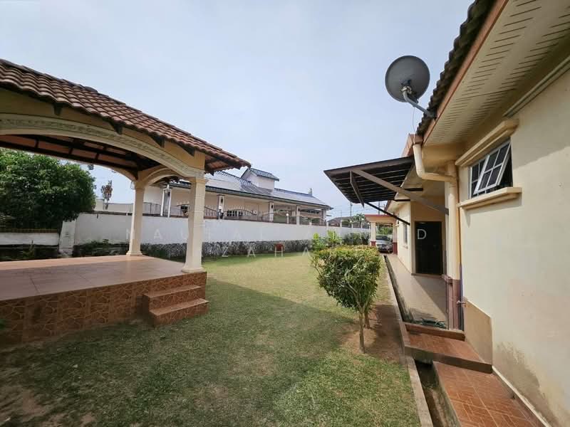 Bungalow for Sale in Lavender Heights (Senawang) - Naufal Ahmad Azahari - Exterior view right heading to left - PropertyGuru.com.my