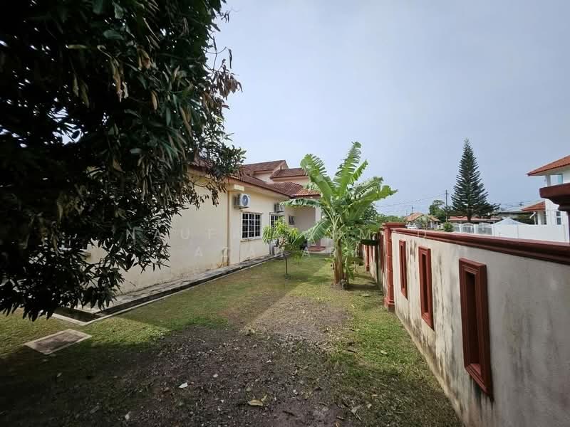 Bungalow for Sale in Lavender Heights (Senawang) - Naufal Ahmad Azahari - Exterior view left heading to right - PropertyGuru.com.my