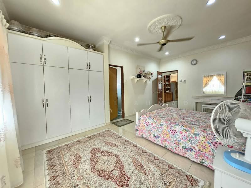 Bungalow for Sale in Lavender Heights (Senawang) - Naufal Ahmad Azahari - Bedroom one - PropertyGuru.com.my