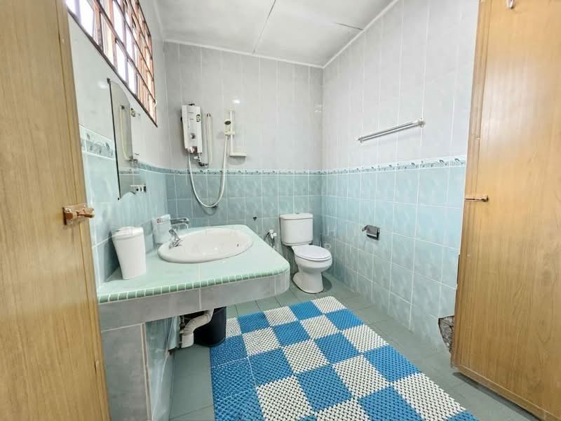Bungalow for Sale in Lavender Heights (Senawang) - Naufal Ahmad Azahari - Bathroom two - PropertyGuru.com.my