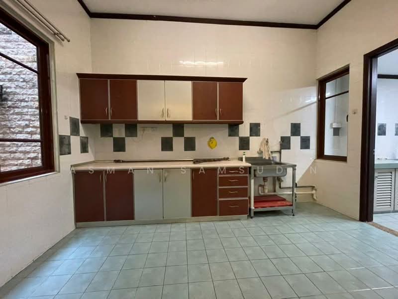 2-storey Terraced House for Sale in Shah Alam (Selangor) - Asman Samsudin - Kitchen - PropertyGuru.com.my