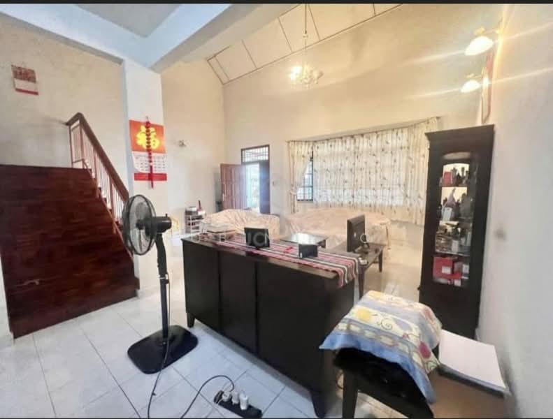 1.5-storey Terraced House for Sale in Taman Pelangi Indah (Ulu Tiram) - Robin Teo - Living Room - PropertyGuru.com.my