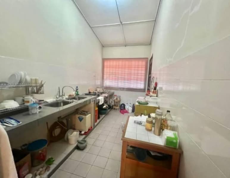 1.5-storey Terraced House for Sale in Taman Pelangi Indah (Ulu Tiram) - Robin Teo - Kitchen - PropertyGuru.com.my