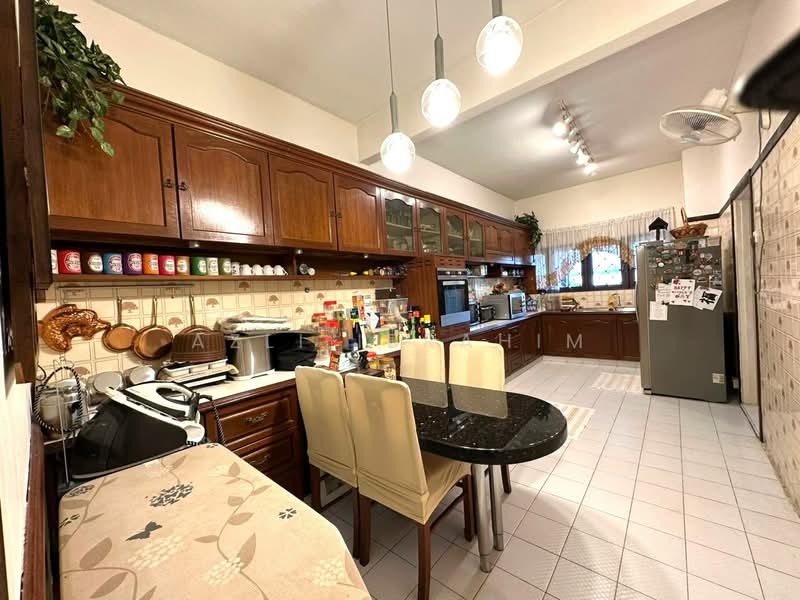 Taman Bukit Jobina untuk Untuk Dijual - RM 1,180,000, Mac 2026 - Kitchen - PropertyGuru.com.my