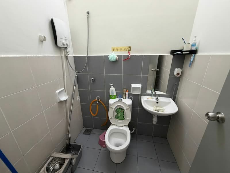 Kulai Indahpura Jalan Sena untuk Untuk Dijual - RM 500,000, Apr 2026 - Bathroom - PropertyGuru.com.my