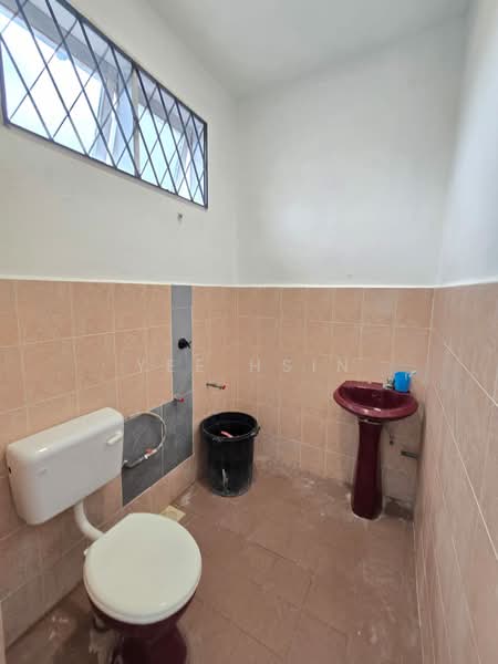 2-storey Terraced House for Sale in Bandar Baru Uda (Tampoi) - Yee Hsin - Bathroom - PropertyGuru.com.my