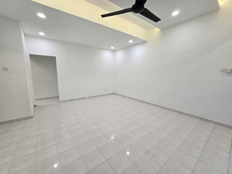 2-storey Terraced House for Sale in Bandar Baru Uda (Tampoi) - Yee Hsin - Living Room - PropertyGuru.com.my