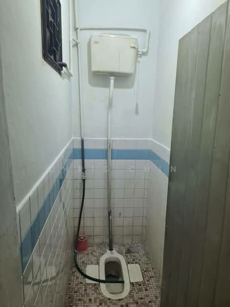Terraced House for Sale in Taman Century (Johor Bahru) - Chris Chin - Bathroom - PropertyGuru.com.my