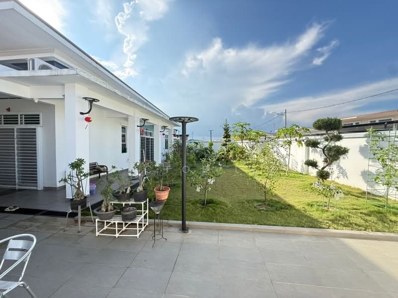 1-storey Terraced House for Sale in Bandar Putra (Kulai) - Victor Lim - Exterior - PropertyGuru.com.my