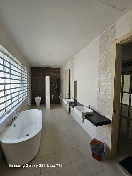 Country Villas Resort House untuk Untuk Disewa - RM 1,500 /bulan, Mac 2026 - Bathroom - PropertyGuru.com.my