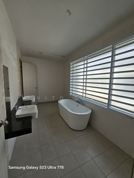 Country Villas Resort House untuk Untuk Disewa - RM 1,500 /bulan, Mac 2026 - Bathroom - PropertyGuru.com.my