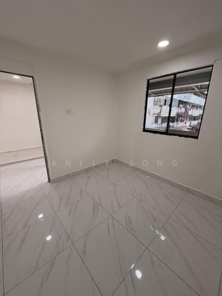 Flat for Sale at Flat Taman Ungku Tun Aminah - Janlly Jong - Interior - PropertyGuru.com.my