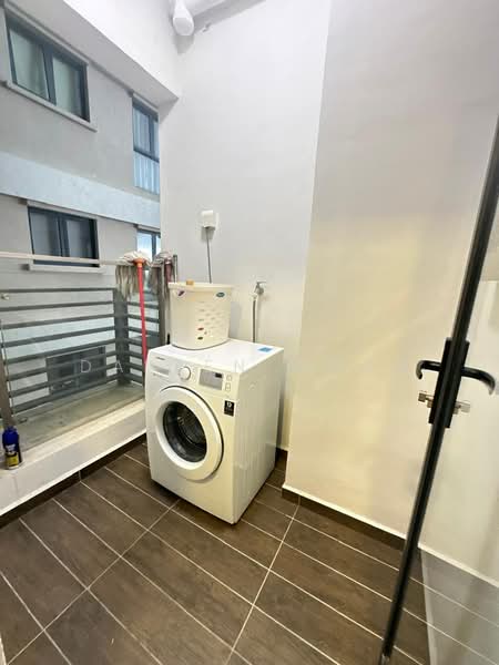 Bay Point @ Country Garden Danga Bay untuk Untuk Disewa - RM 2,300 /bulan, Mac 2026 - Balcony - PropertyGuru.com.my