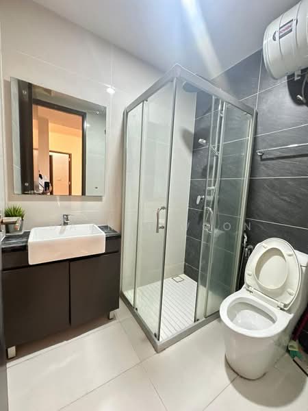 Bay Point @ Country Garden Danga Bay untuk Untuk Disewa - RM 2,300 /bulan, Mac 2026 - Bathroom - PropertyGuru.com.my
