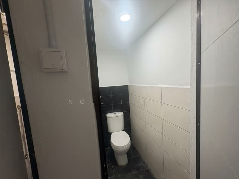 Shop / Office for Rent in Lebuh Chulia (George Town) - Ng Jit Sin - Bathroom - PropertyGuru.com.my