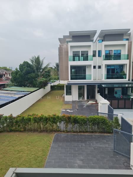 3-storey Terraced House for Sale in Puchong (Selangor) - Shu Wai - Exterior - PropertyGuru.com.my