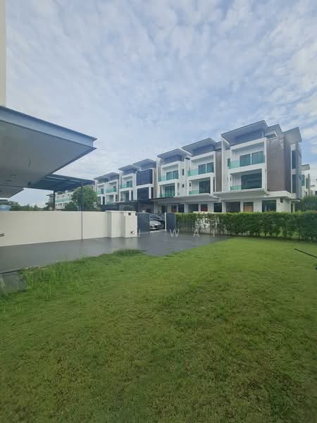 3-storey Terraced House for Sale in Puchong (Selangor) - Shu Wai - Exterior - PropertyGuru.com.my