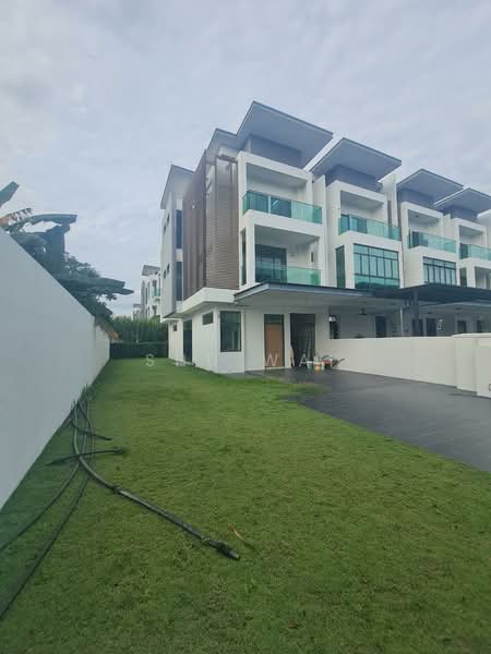 3-storey Terraced House for Sale in Puchong (Selangor) - Shu Wai - Exterior - PropertyGuru.com.my