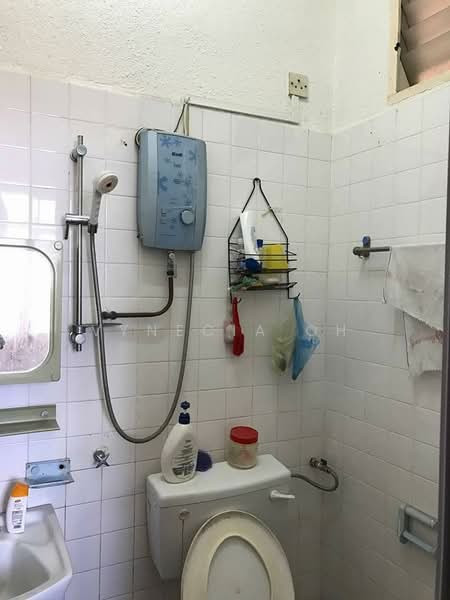 Mewah Court untuk Untuk Disewa - RM 1,200 /bulan, Mac 2026 - Bathroom - PropertyGuru.com.my